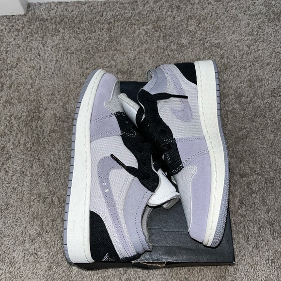 Jordan Sneakers in Shoes - Picture 2 of 3